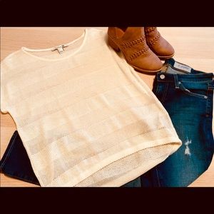 NWOT. Cream knit Short sleeve top. Small.